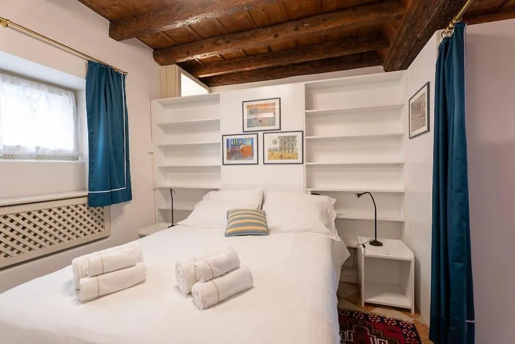 Casa Di Mezzo Nel Cuore Di サロ 0*,  イタリア