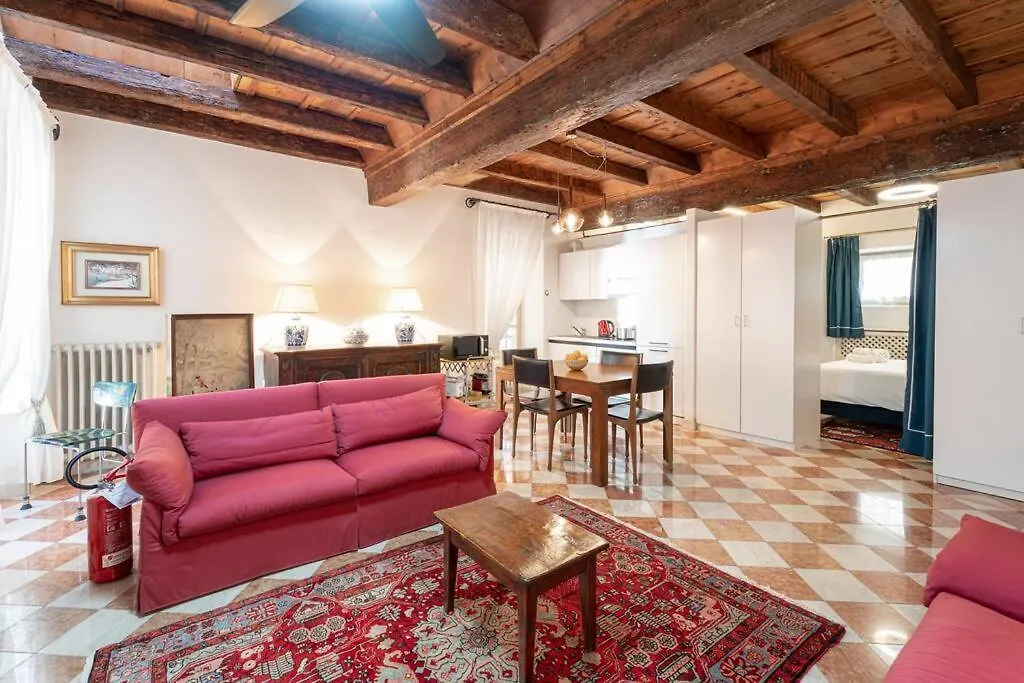 Casa Di Mezzo Nel Cuore Di サロ イタリア