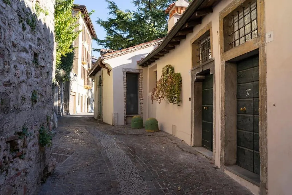 Casa Di Mezzo Nel Cuore Di サロ イタリア