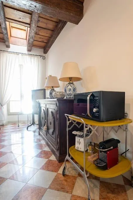 Casa Di Mezzo Nel Cuore Di サロ
